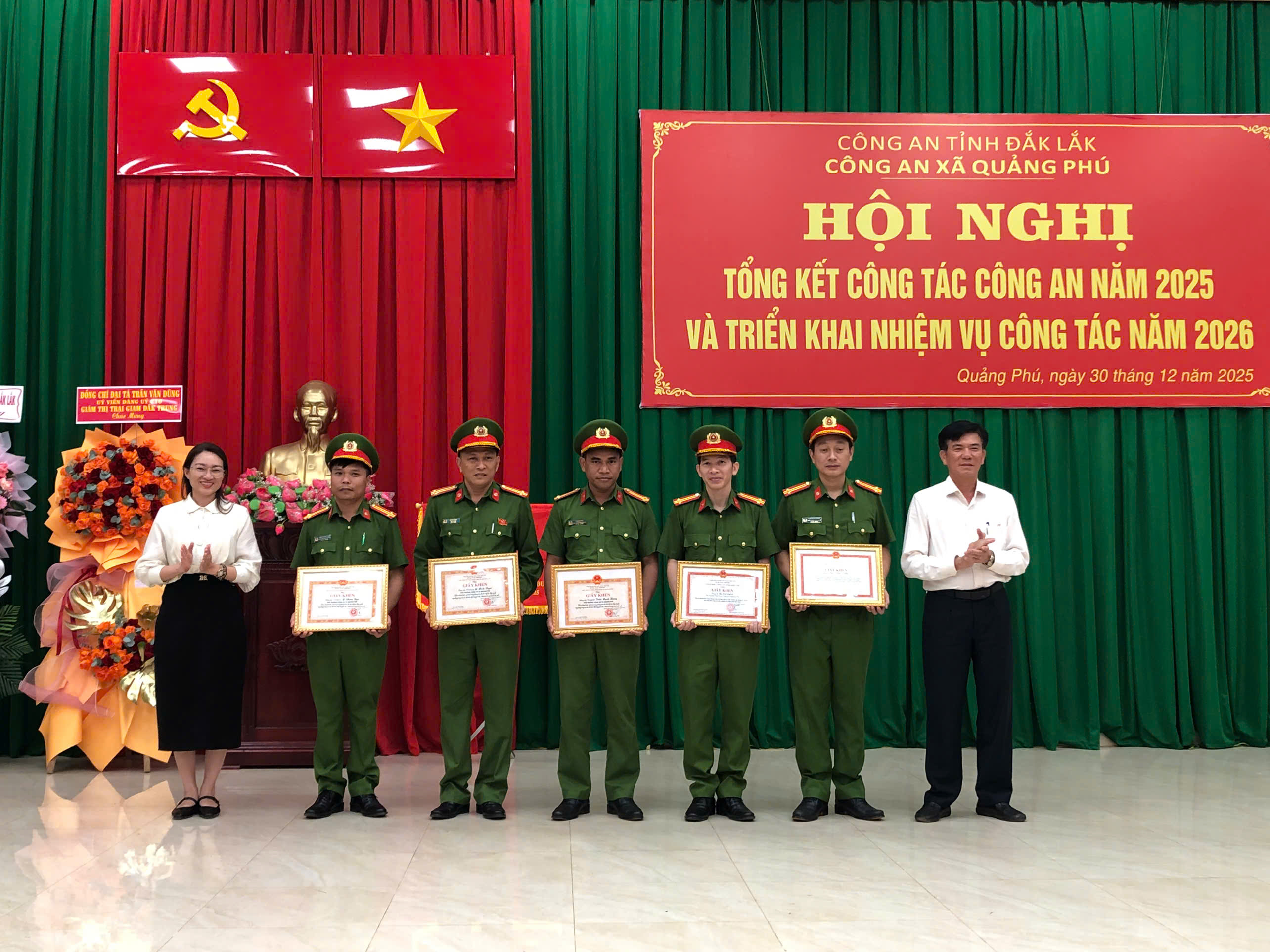 trao thuong 2